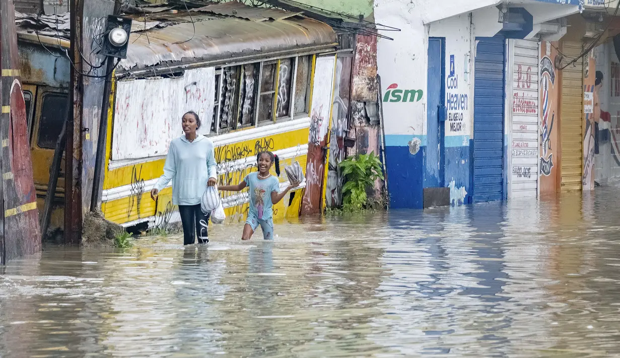 Franklin membawa angin dengan kecepatan hingga 85 kilometer per jam (50 mil per jam) saat bergerak melalui Karibia pada hari Selasa dan diperkirakan akan mempertahankan kekuatan yang sama saat bergerak menuju Hispaniola. (AP Photo/Ricardo Hernandez)