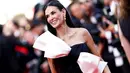 <p>Aktris AS Demi Moore tiba untuk Upacara Penutupan Festival Film Cannes ke-77 di Cannes, Prancis selatan, Sabtu (25/5/2024). (Sameer Al-Doumy / AFP)</p>