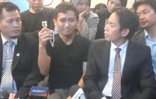 VIDEO: Pegi Nangis Hingga Sujud di Kaki Orang Tua Usai Bebas Tahanan Polda Jabar