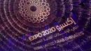 Sebuah logo Dubai Expo 2020 diproyeksikan pada upacara pembukaan di Dubai, Uni Emirat Arab, 30 September 2021. Pembukaan Dubai Expo 2020 berlangsung mewah dengan menampilkan kembang api dan pertunjukan lampu untuk merayu dunia meski pandemi. (GIUSEPPE CACACE/AFP)