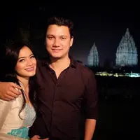 Dari pacaran sampai menikah, pasangan ini tampil semakin kece. (Sumber foto: csugiono/instagram)