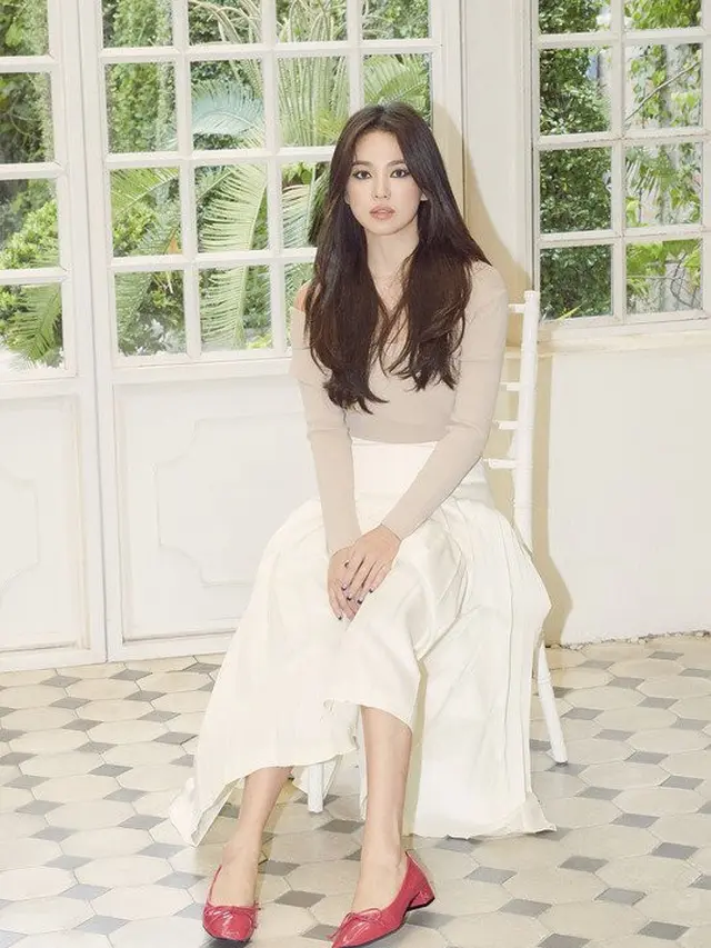 5 Gaya Song Hye Kyo dalam Polesan Makeup Smokey Eyes