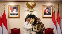 Menteri Koordinator Bidang Politik dan Keamanan Jenderal Pol (Purn) Budi Gunawan bertemu Ketua KPK Setyo Budiyanto. (Kredit foto: Tim Humas Kemenko Polkam).