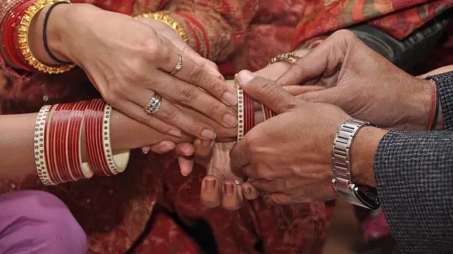 Baru 6 Hari Menikah, Pria India Ini Membantu Istrinya Menikah Lagi