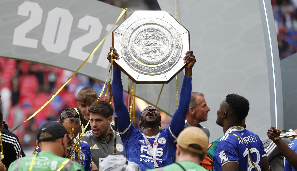 Keunggulan tipis Leicester City bertahan hingga akhir laga. Hal itu membuat The Foxes dinobatkan sebagai pemenang Community Shield 2021. Kemenangan tersebut merupakan modal berharga untuk menyambut musim baru Liga Inggris. (Foto: AFP/Adrian Dennis)