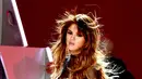Penyanyi cantik Selena Gomez membuat pernyataan mengejutkan. Ia mengaku akan rehat dari dunia musik untuk fokus penyembuhan penyakitnya. Banyak efek samping akibat penyakit lupus yang dideritanya sejak lama. (AFP/Bintang.com)