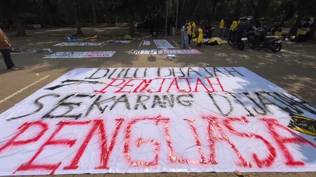 Persiapan mahasiswa UI demo di Bundaran HI