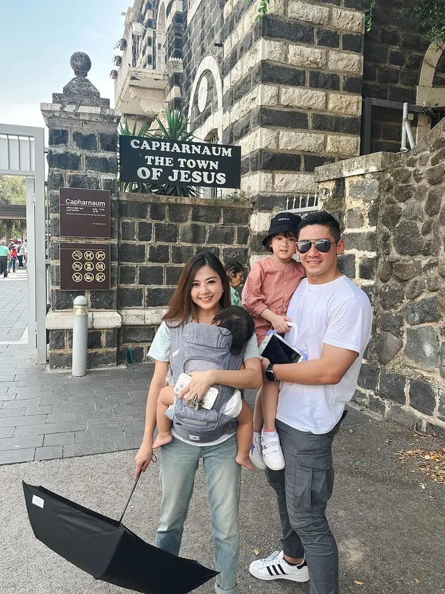 Potret Samuel Zylgwyn dan Franda Ajak Anak Liburan di Bethlehem, Memukau