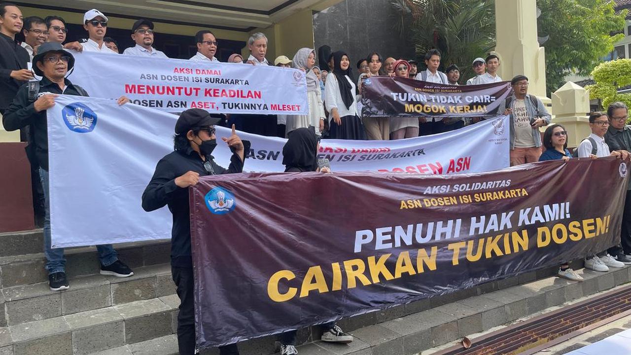Dosen ISI Solo Gelar Demo di Kampus, Tuntut Tunjangan Kinerja Belum Dibayarkan Sejak 4 Tahun