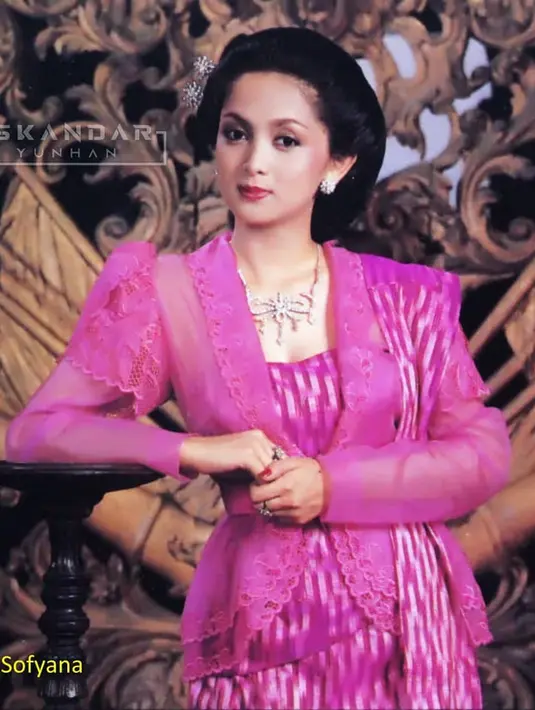 <p>Anna juga kerap membagikan potret jadul masa muda. Dari beberapa unggahannya, banyak yang memuji kecantikan Anna tak luntur hingga awet muda. [Instagram/iskandar_yunhan_lawas]</p>