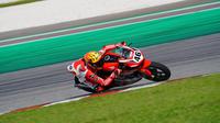 Pembalap Astra Honda Racing Team (AHRT)&nbsp;Herjun Atna Firdaus dalam balapan dalam balapan Asia Road Racing Championship (ARRC) kelas Asia Production 250cc di&nbsp;Sepang International Circuit, Malaysia, Sabtu, 13 Mei 2023. (foto: istimewa)