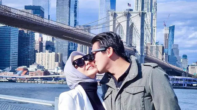 Syahrini dan Reino Barack.