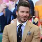 Mantan pesepak bola Inggris, David Beckham menyaksikan babak semifinal Grand Slam Wimbledon di All England Lawn Tennis Club, Kamis (11/7/2019). David Beckham menonton aksi petenis Rumania Simona Halep menghadapi Elina Svitolina dari Ukraina di area Royal Box . (Daniel LEAL-OLIVAS/AFP)