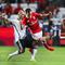 Aksi Alex Grimaldo (kanan) saat membela Benfica kontra Besiktas pada laga Grup B Liga Champions 2016-2017, di Stadion Da Luz, Lisbon (13/9/2016). Grimaldo menjadi incaran Josep Guardiola pada bursa transfer musim dingin tahun depan.  (EPA/Mario Cruz)