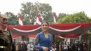 Wakil Menteri Pariwisata dan Ekonomi Kreatif Republik Indonesia Angela Tanoesoedibjo tampil menawan dalam balutan kebaya kutubaru full payet warna biru rancangan Didiet Maulana. [@angelatanoesoedibjo]