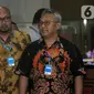 (Kiri ke kanan) Komisioner KPU Pramono Ubaid Tanthowi, Ilham Saputra, dan Arief Budiman saat tiba di Gedung KPK, Jakarta, Rabu (8/1/2020). Kedatangan mereka untuk melakukan konfirmasi kabar OTT yang menjaring salah satu Komisioner KPU, Wahyu Setiawan. (merdeka.com/Dwi Narwoko)