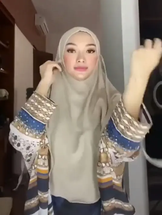 Zaskia Gotik Berhijab (Instagram/zaskia_gotix)