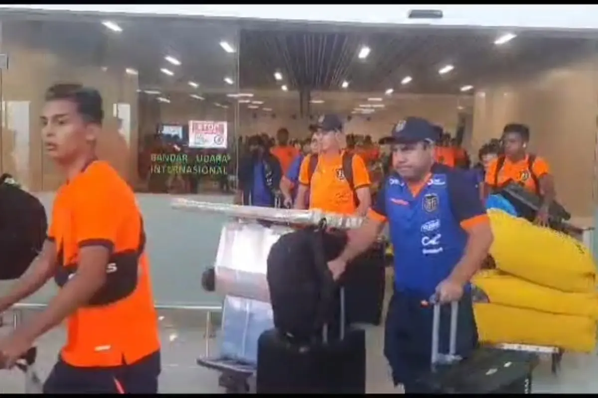 Punggawa timnas Piala Dunia U-17 Ekuador saat tiba di Bandara Juanda Surabaya. (Istimewa)