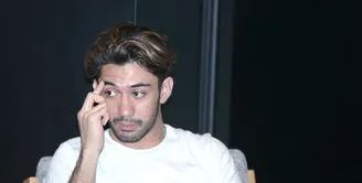 Siapa tak kenal aktor tampan Reza Rahadian? Sudah membintangi banyak judul film dan melakoni berbagai karakter, kini Reza akan kembali hadir dalam film bertajuk Surga yang Tak Dirindukan 2. (Galih W. Satria/Bintang.com)
