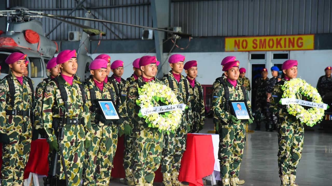 FOTO: Pangkormar Pimpin Pelepasan Prajurit Marinir Korban Longsor Cisarua
