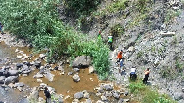 Komunitas Mancing Mania Banjarnegara didukung oleh AJI Kota Purwokerto dan sejumlah pihak lain melakukan gerakan pemulihan ekosistem sungai. (Foto: Liputan6.com/Rudal Afgani Dirgantara)