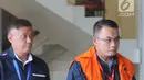 Anggota DPRD Lampung Nonaktif Agus Bhakti Nugroho saat akan menjalani pemeriksaan lanjutan di Gedung KPK, Jakarta, Kamis (6/9). Agus diduga menerima suap proyek infrastruktur di kawasan Lampung Selatan. (Merdeka.com/Dwi Narwoko)