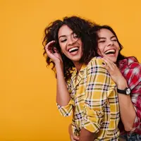 Ilustrasi Baju Warna Cerah/credit: freepik