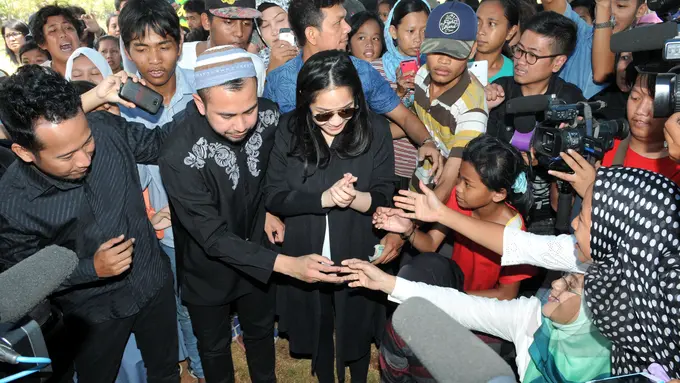 Tangis Raffi Ahmad di Pusara Olga Syahputra