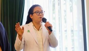 Dokter spesialis bedah anak, Karmile, dari RS Pondok Indah-Pondok Indah menyampaikan bahwa kekhawatiran ini wajar lantaran area operasi dekat dengan saluran sperma, Jakarta (18/12/2025). Foto: Liputan6.com/Ade Nasihudin.