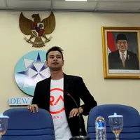Raffi Ahmad pun menyampaikan permintaan maaf atas ucapannya yang menyinggung wartawan tersebut.  Namun Sutrisno Bunyil rupanya belum merasakan cukup dengan permintaan maaf Raffi. (Andy Masela/Bintang.com)