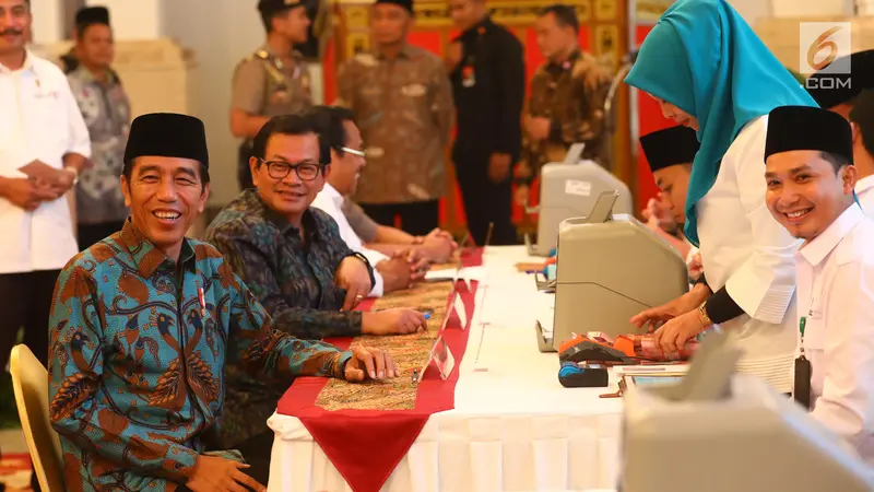 Jokowi Bayar Zakat