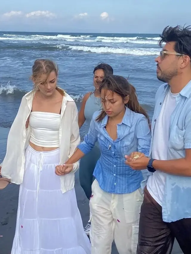 Jennifer Coppen Larung Abu Kremasi Dali