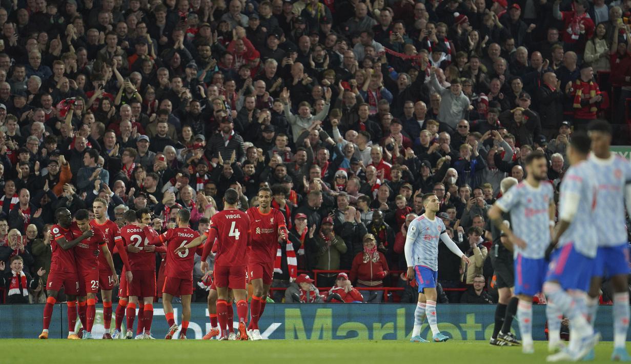 Laga tersebut akhirnya dimenangkan oleh tuan rumah dengan skor 4-0.  Gol dari The Reds masing-masing dicetak oleh Luis Diaz (5'), Mohamed Salah (22', 85'), dan Sadio Mane (68'). (AP/Jon Super)