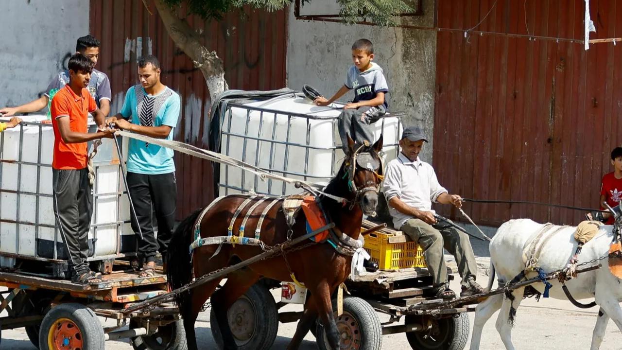 Melalui Menteri Pertahanan Israel Yoav Gallant menyatakan, pihaknya akan memutus pasokan air bersih di Gaza.<br>
