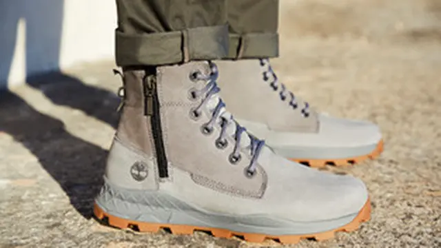 Tampil Serasi di Hari Valentine Bersama Pasangan dengan Gaya Sepatu Kekinian