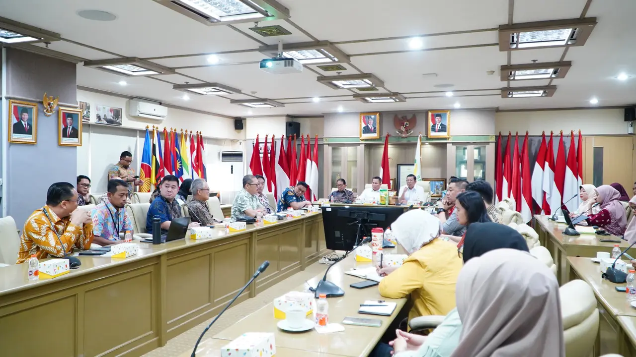 Kepala Badan Pangan Nasional Arief Prasetyo Adi saat menggelar rapat koordinasi dengan jajarannya. (Istimewa)