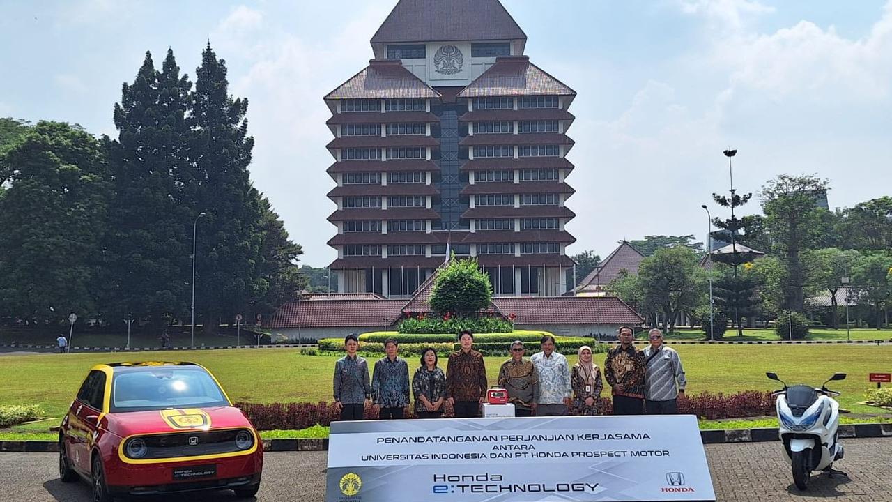 Dukung Riset Teknologi UI, HPM Pinjamkan 2 Unit Mobil Listrik Honda e (Arief A/Liputan6.com)