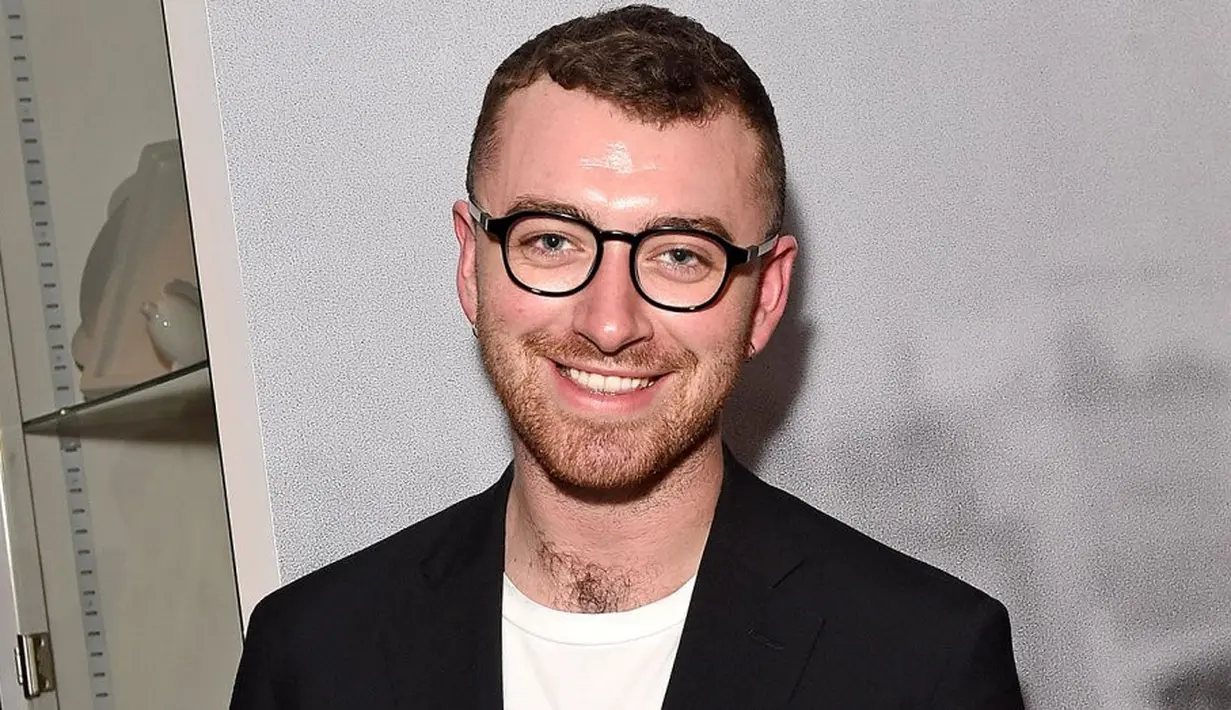 Seorang saksi ata mengatakan bahwa ia melihat Sam Smith di kelab mala pada Minggu, 24 Juni lalu. (hollywoodreporter)