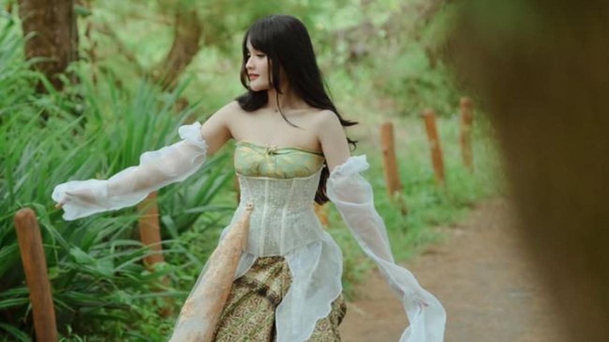 4 Potret Fanny Soegi dalam Penampilan Terbaru, Memesona Dijuluki Bidadari hingga Barbie Nusantara