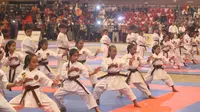 Kejuaraan Dunia Karate Shotokan 2016 mementaskan berbagai kelas dari berbagai kelompok umur, termasuk anak-anak. (Immanuel Antonios/Liputan6.com)