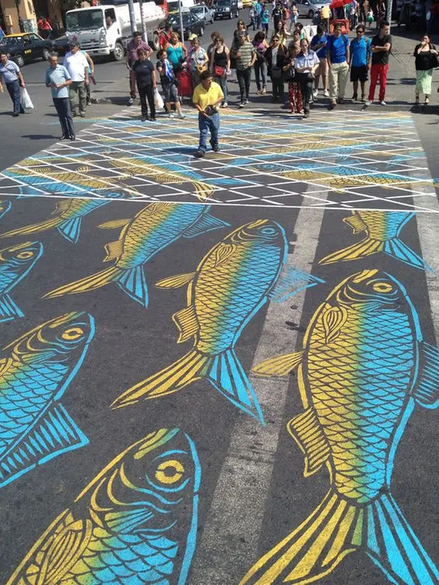 6 Potret Zebra Cross Anti-Mainstream, Tidak Hanya Garis Putih