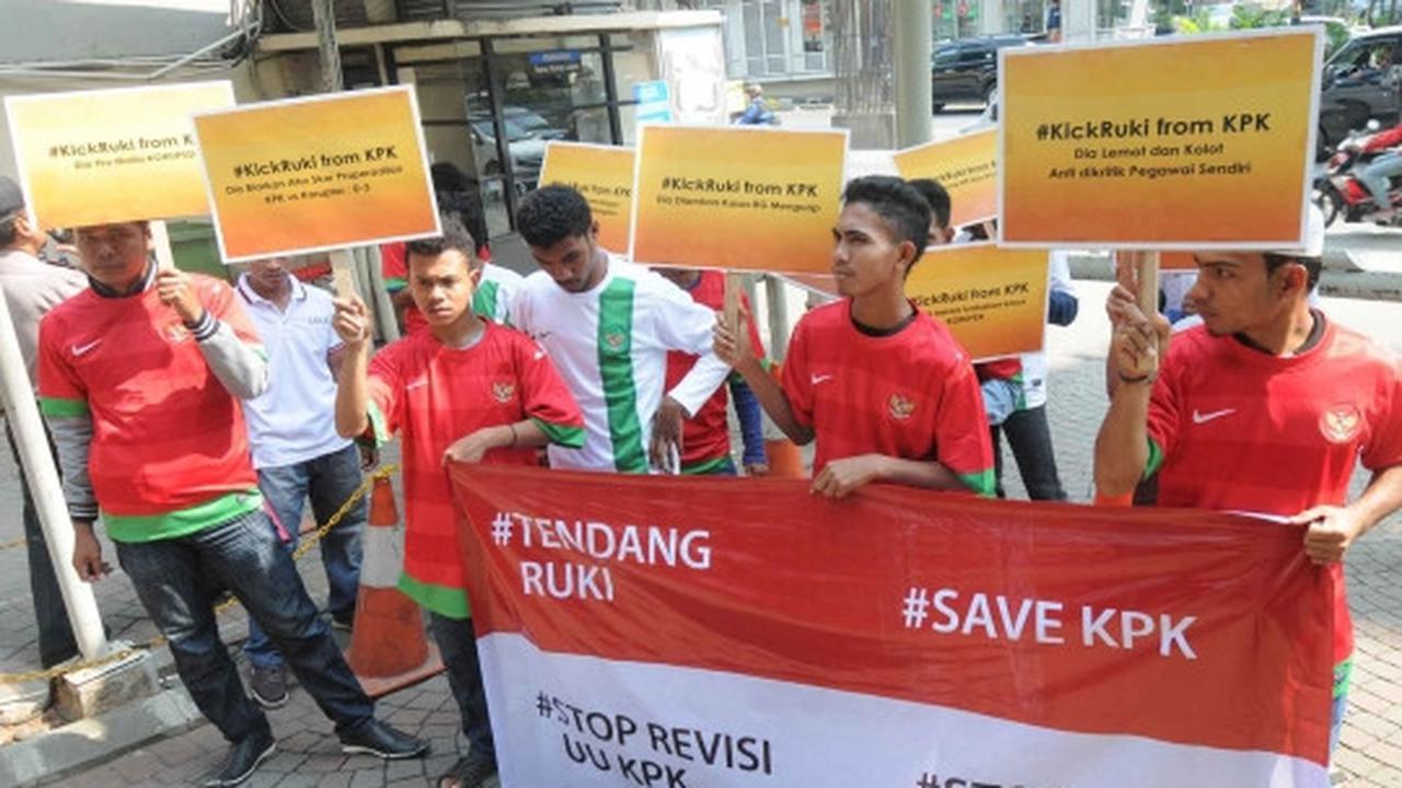 Aksi suporter tuntut KPK bongkar kasus korupsi PSSI