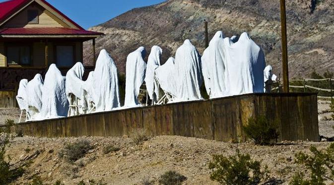Viral Penampakan Pria Seram Berdiri di Google Earth Lingkaran Kota Hantu (Sumber: Daily Star)