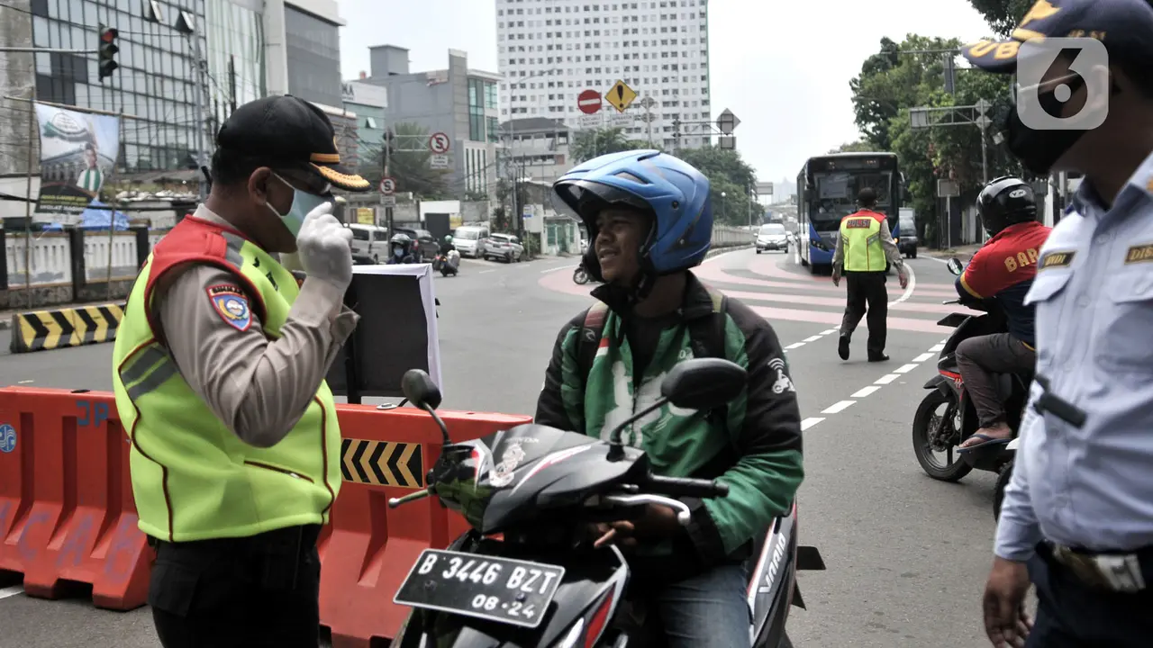 Penindakan Pengendara Pelanggar Aturan PSBB