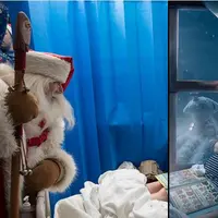 Mulia, fotografer perempuan ini berikan harapan Natal bagi anak-anak yang tengah terbaring di rumah sakit. (Via: boredpanda.com)