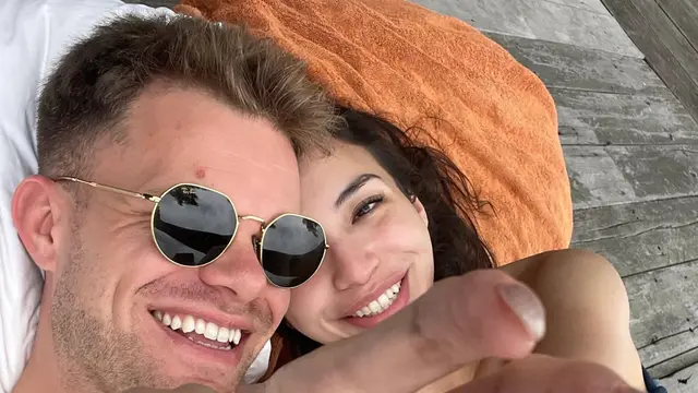 Manohara dan Kristian Hansen
