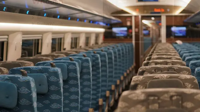 KCIC Imbau Penumpang Tak Rusak Fasilitas Usai Bantal Kereta Cepat Whoosh Hilang