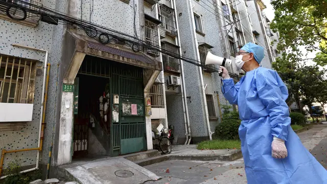 FOTO: Shanghai Longgarkan Lockdown Akibat COVID-19