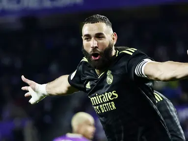 Karim Benzema tampil luar biasa saat Real Madrid bersua Real Valladolid pada duel pekan ke-15 Liga Spanyol. (AP Photo/Pablo Garcia)