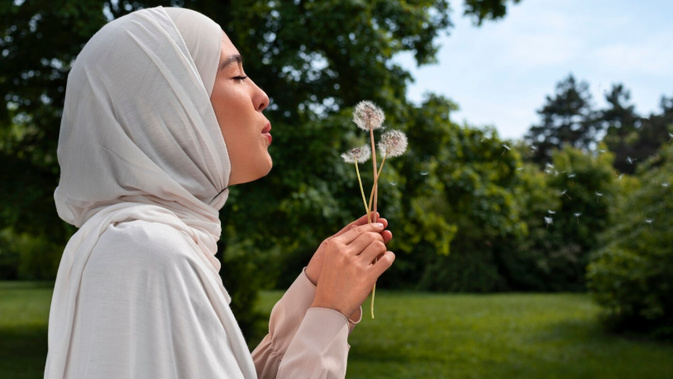 25 Ayat Sabar: Fondasi Hati Kuat Hadapi Ujian, Lengkap dengan Penjelasan Maknanya